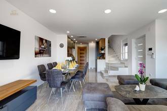 Thumbnail von Moderne Doppelhaushälfte mit Swimmingpool und Meerblick