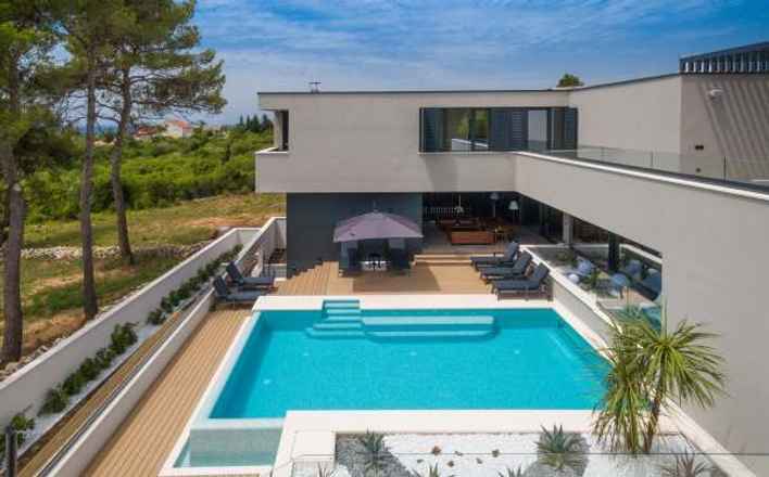 Moderne Villa mit Swimmingpool mit Meerblick in Zadar