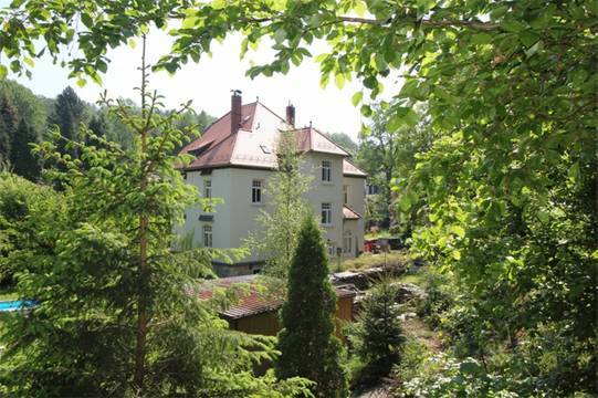 Traumhafte sanierte Jugendstilvilla mit eigener Felsengruppe in Toplage