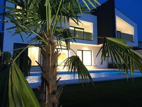Thumbnail von Moderne Villa mit Swimmingpool und schönem Meerblick