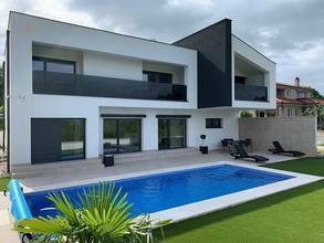 Thumbnail von Moderne Villa mit Swimmingpool und schönem Meerblick