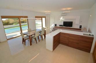 Thumbnail von Moderne Villa mit Swimmingpool und schönem Meerblick