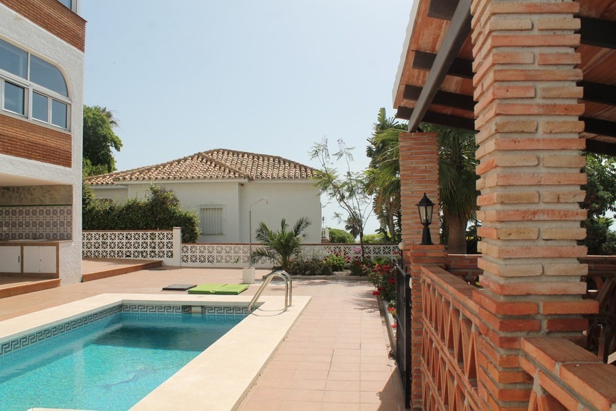 Luxus-Villa in Benalmadena Pueblo R2801039