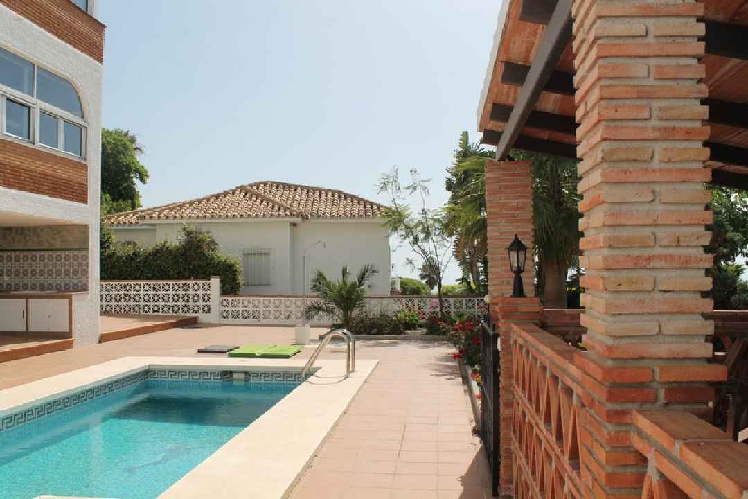 Luxus-Villa in Benalmadena Pueblo R2801039