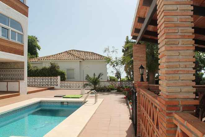 Luxus-Villa in Benalmadena Pueblo R2801039