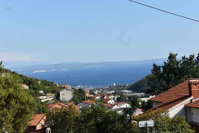 Haus mit Swimmingpool und schönem Meerblick