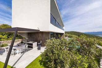 Thumbnail von Luxuriöse Villa mit Swimmingpool und Panorama-Meerblick