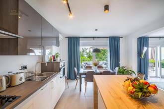 Thumbnail von Moderne Villa mit Pool und Panorama-Meerblick