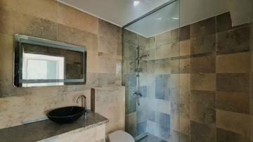 Thumbnail von Moderne Villa mit Swimmingpool und Panorama-Meerblick