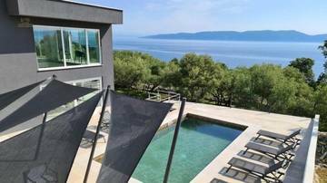 Thumbnail von Moderne Villa mit Swimmingpool und Panorama-Meerblick