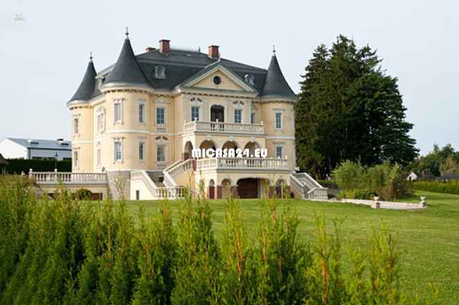 Oberfranken Bavyera'da Hof'ta Eski Model Arabalar Garajıyla Özel Şato Villa