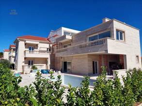 Thumbnail von Imposante Villa mit Panorama-Meerblick und Swimmingpool