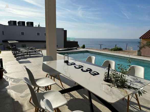 Neue Villa im mediterranen Stil mit Swimminpool