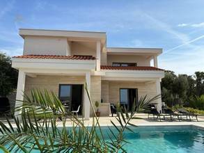 Thumbnail von Neue Villa im mediterranen Stil mit Swimminpool