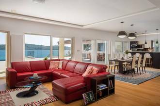 Thumbnail von Исключительная роскошная вилла на первой линии у моря