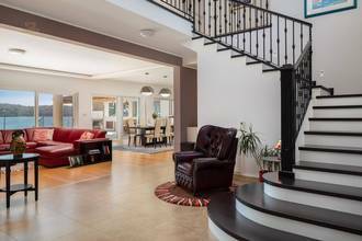 Thumbnail von Исключительная роскошная вилла на первой линии у моря