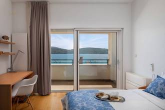 Thumbnail von Außergewöhnliche Luxusvilla in der ersten Reihe zum Meer