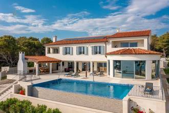 Thumbnail von Außergewöhnliche Luxusvilla in der ersten Reihe zum Meer