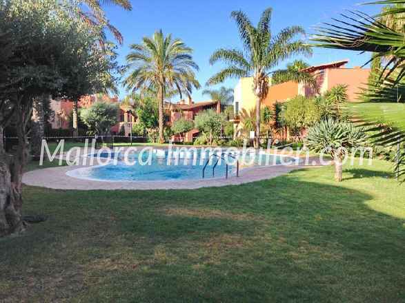 REIHENHAUS MIT CHARME, EIGENEM POOL UND MEERBLICK