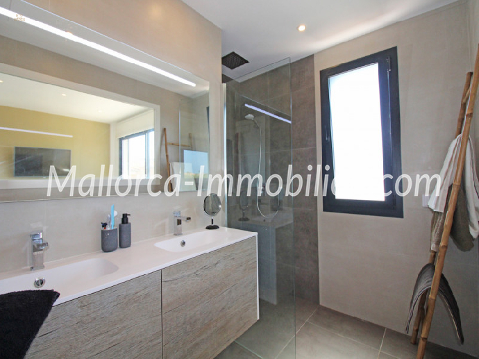 Thumbnail von MODERNES ARCHITEKTENHAUS IN VILLENLAGE MIT BLICK BIS ZUR PLAYA DE PALMA