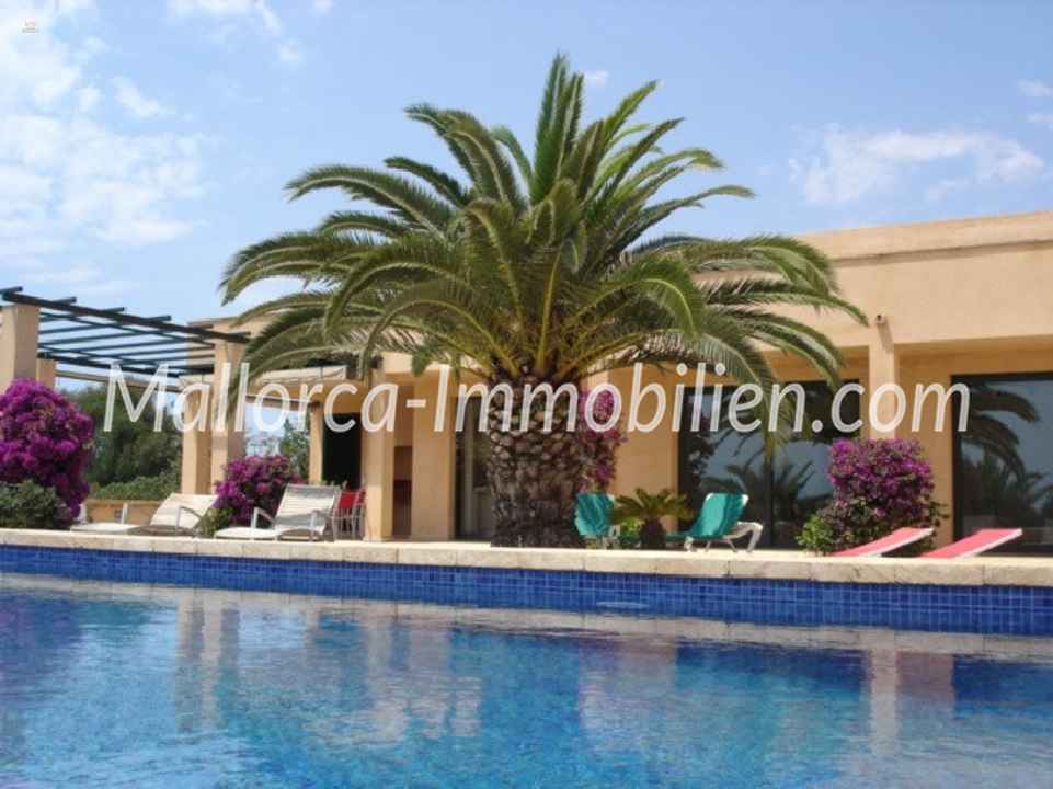 MODERNE FINCA MIT PANORAMABLICK