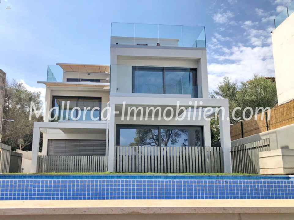 HOCHWERTIGE NEUE WOHNUNG NAHE DEM YACHTHAFEN