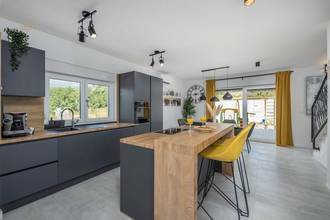 Thumbnail von Moderne Luxusvilla nahe dem Meer