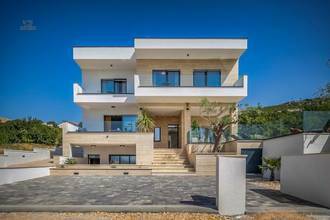 Thumbnail von Moderne Luxusvilla nahe dem Meer