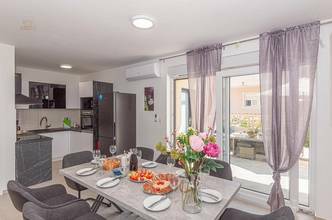 Thumbnail von Doppelhaushälfte mit Pool und Garten