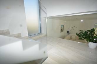 Thumbnail von Moderne Villa mit Swimmingpool und Meerblick