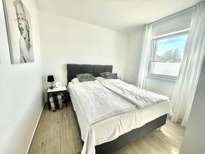 Thumbnail von Wohnung mit Garten, Swimmingpool und Blick auf das Meer