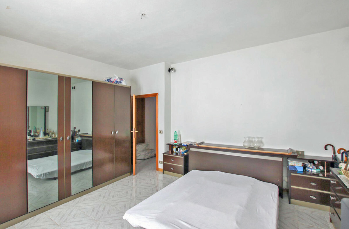 Thumbnail von Rustikales Natursteingebäude umgeben von der typisch toskanischen Hügellandschaft