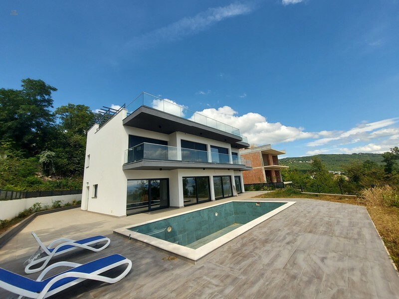 Thumbnail von Moderne Luxusvilla mit außergewöhnlichem Panorama-Meerblick