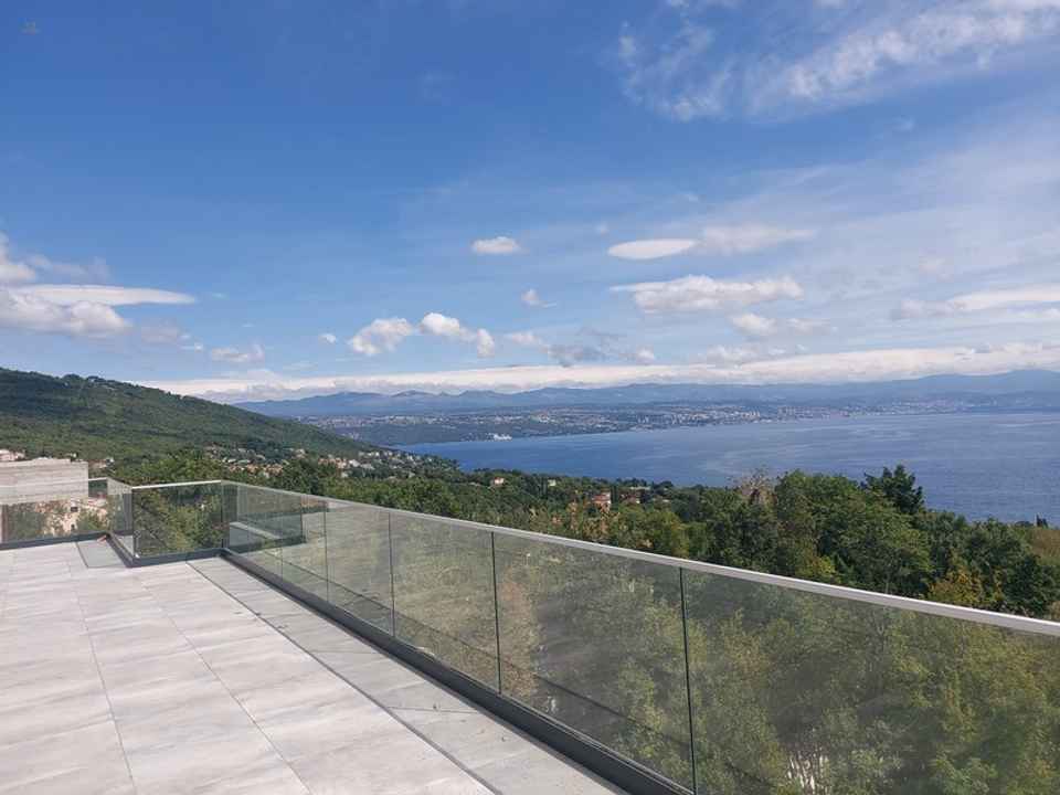 Moderne Luxusvilla mit außergewöhnlichem Panorama-Meerblick