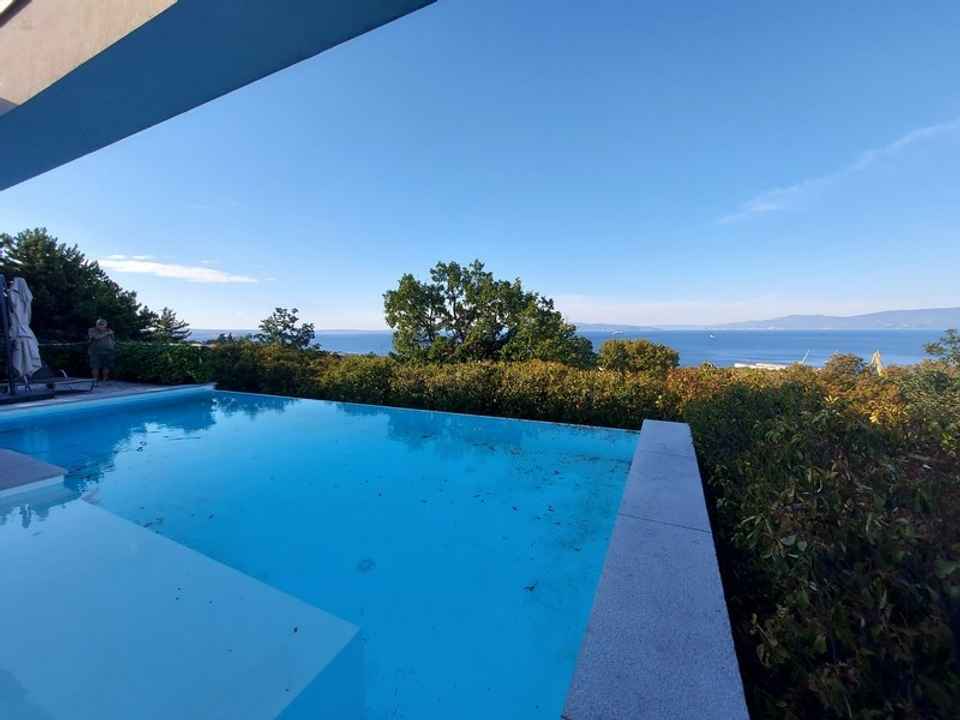 Villa mit Infinity-Pool und Meerblick, Kostrena, Rijeka