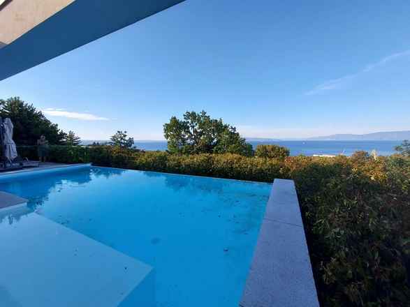 Villa mit Infinity-Pool und Meerblick, Kostrena, Rijeka