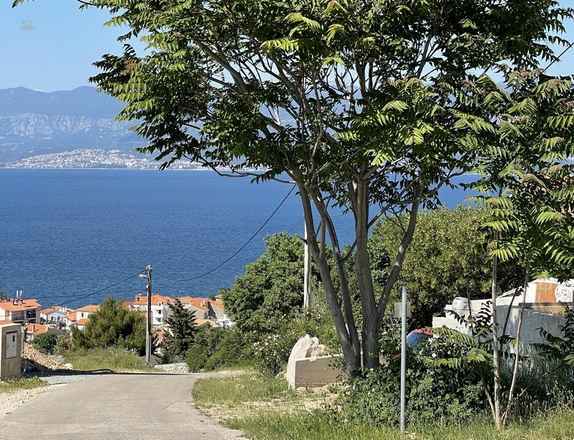 Bauland mit Blick auf das Meer