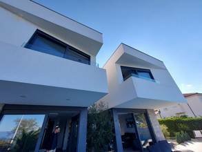 Thumbnail von Moderne Luxusvilla mit Pool und Meerblick