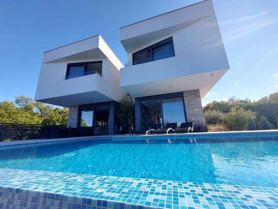 Moderne Luxusvilla mit Pool und Meerblick