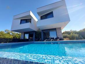 Thumbnail von Moderne Luxusvilla mit Pool und Meerblick