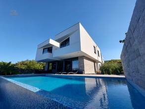 Thumbnail von Moderne Luxusvilla mit Pool und Meerblick