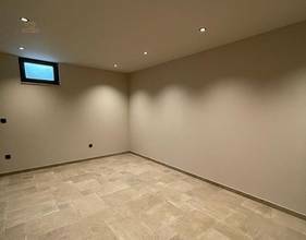 Thumbnail von Nueva villa con elementos mediterráneos y piscina en una ubicación panorámica con vistas al mar