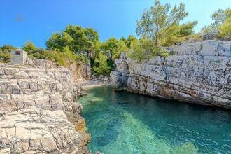 Thumbnail von Besonderes Anwesen direkt am Meer auf ruhiger Insel, Region Trogir