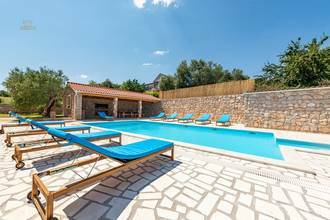 Thumbnail von Haus mit Swimmingpool und Meerblick, Insel Pasman