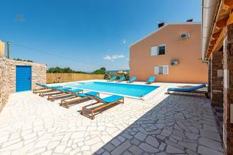 Thumbnail von Haus mit Swimmingpool und Meerblick, Insel Pasman