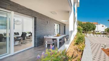 Thumbnail von Luxuriöse Villa mit Swimmingpool auf der Dachterrasse