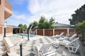 Thumbnail von Haus mit Pool und zwei Appartements