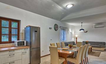 Thumbnail von Deniz yakınında, Ugljan Adası'nda, yüzme havuzlu Akdeniz tarzı villa