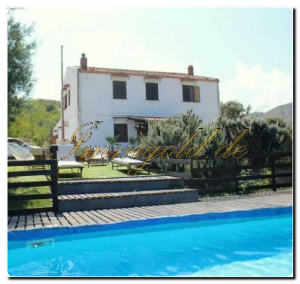 Immogold Landhaus aus den sechzigern inmitten eines 130.000 m² großen Olivenhains