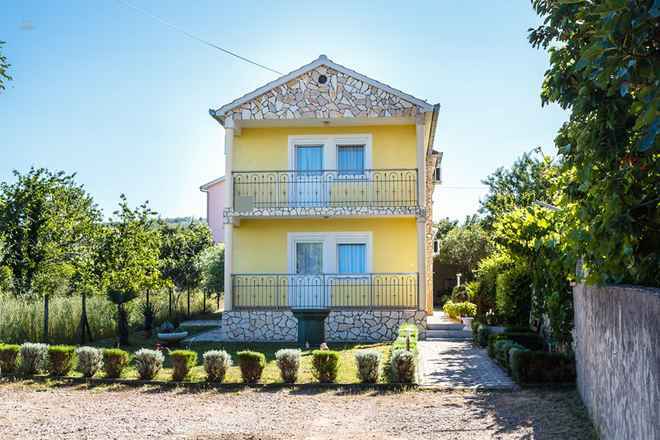 Insel Krk: Haus mit mehreren Wohnungen